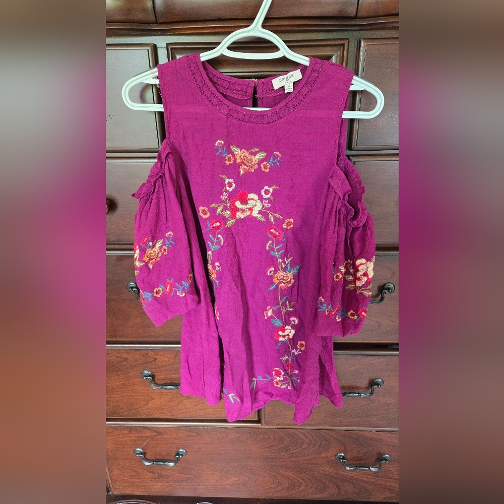 NWOT, Umgee, Embroidered Cold Shoulder Top, Sz. M